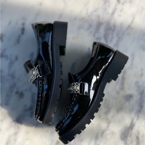 Steve Madden Girls’ Patent Loafers with Rhinestone Chain – Size 13 - Picture 11 of 12